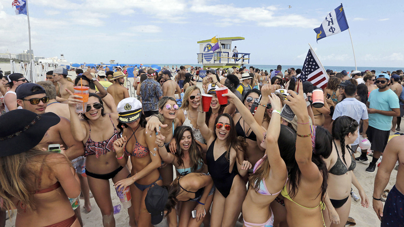 Spring breakers gather in South Beach, Monday, March 14, 2016, at Miami Beach, Fla. College students relax and have fun during their annual Spring Break. (AP Photo/Alan Diaz)
