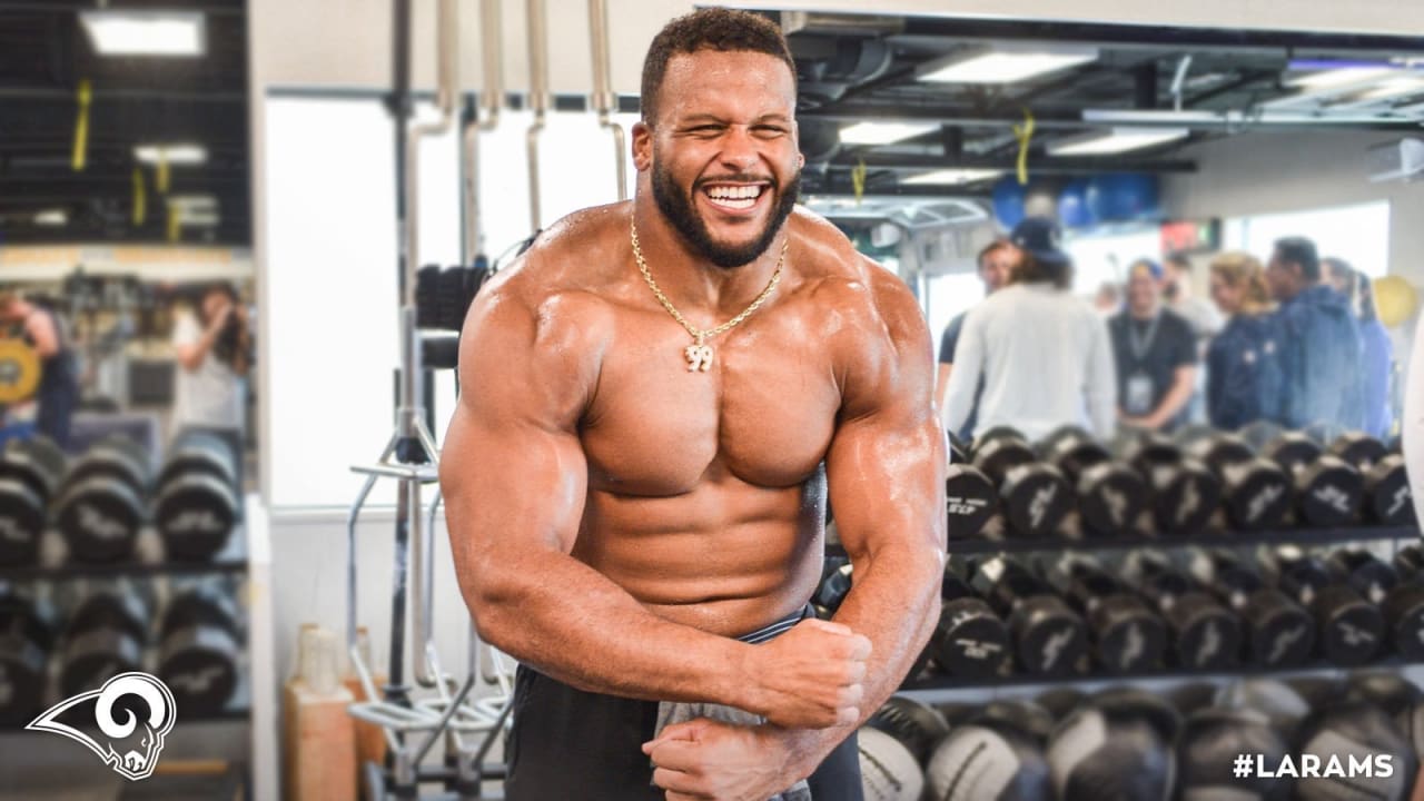 NFL] Could Aaron Donald Beat DK Metcalf in a fight? : r/whowouldwin