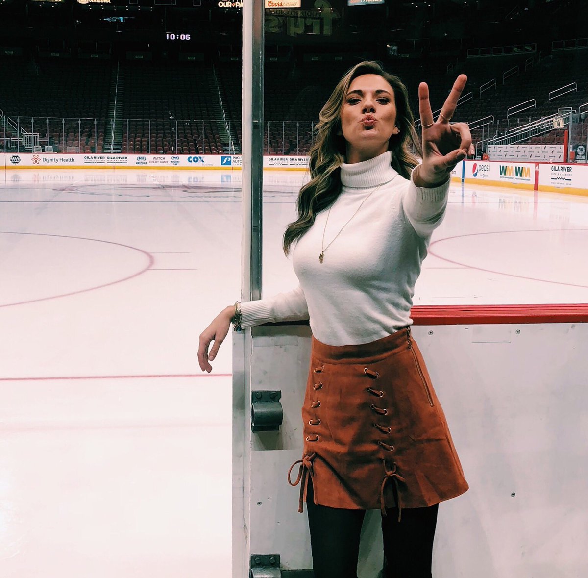 hottest-sports-reporter-from-the-weekend-taryn-hatcher-tfm