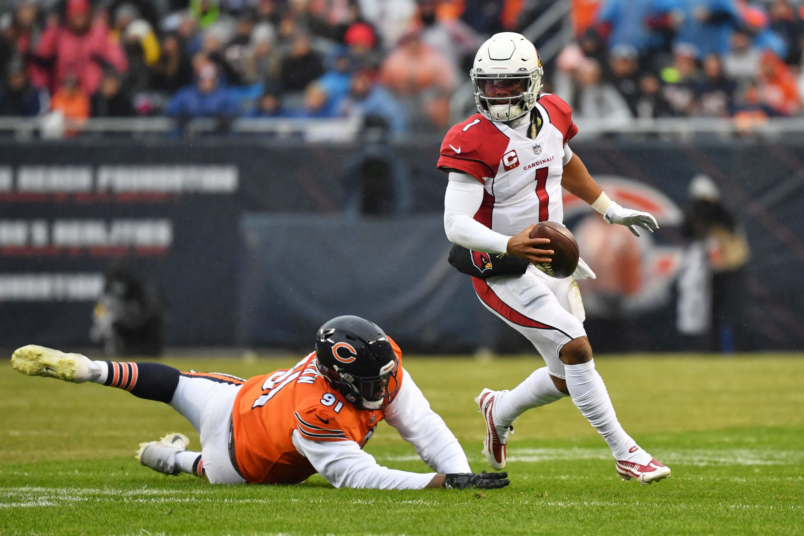 CHICAGO, ILLINOIS - DECEMBER 05:  Quarterback Kyler Murray #1 of the Arizona Cardinals runs with the ball against the Chicago Bears at Soldier Field on December 05, 2021 in Chicago, Illinois.  (Photo by Jamie Sabau/Getty Images)