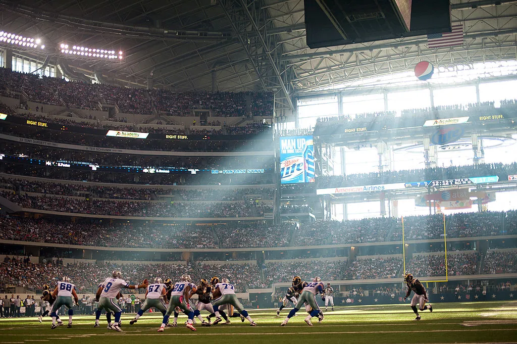 Jerry Jones Tells Fans To STFU About The Sun At The Stadium - TFM