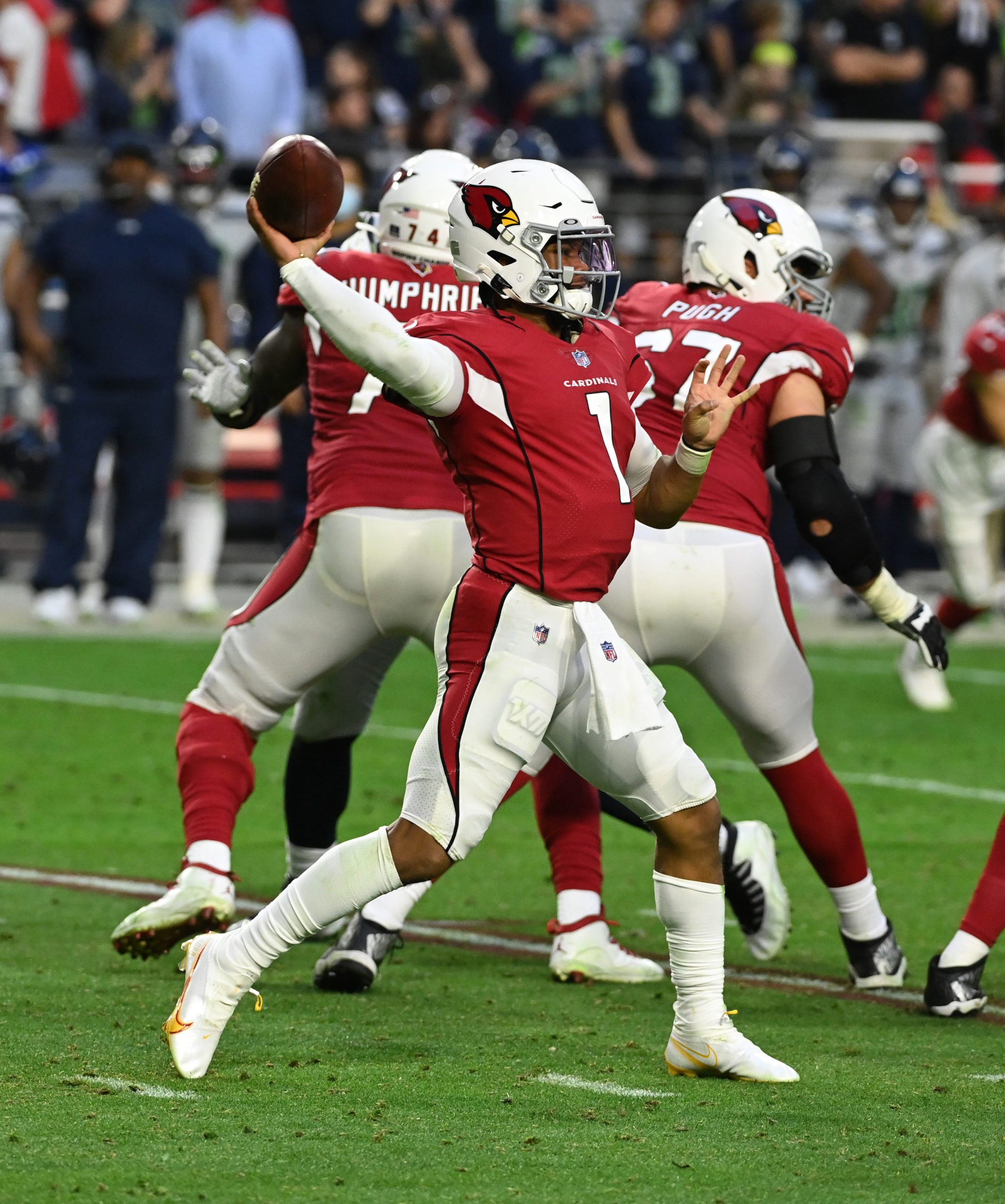 GLENDALE, ARIZONA - JANUARY 09: Kyler Murray #1 of the Arizona Cardinals throws the ball against the Seattle Seahawks at State Farm Stadium on January 09, 2022 in Glendale, Arizona. (Photo by Norm Hall/Getty Images)