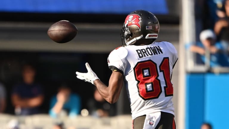 Antonio Brown Takes Off Jersey and Leaves the Field - TFM