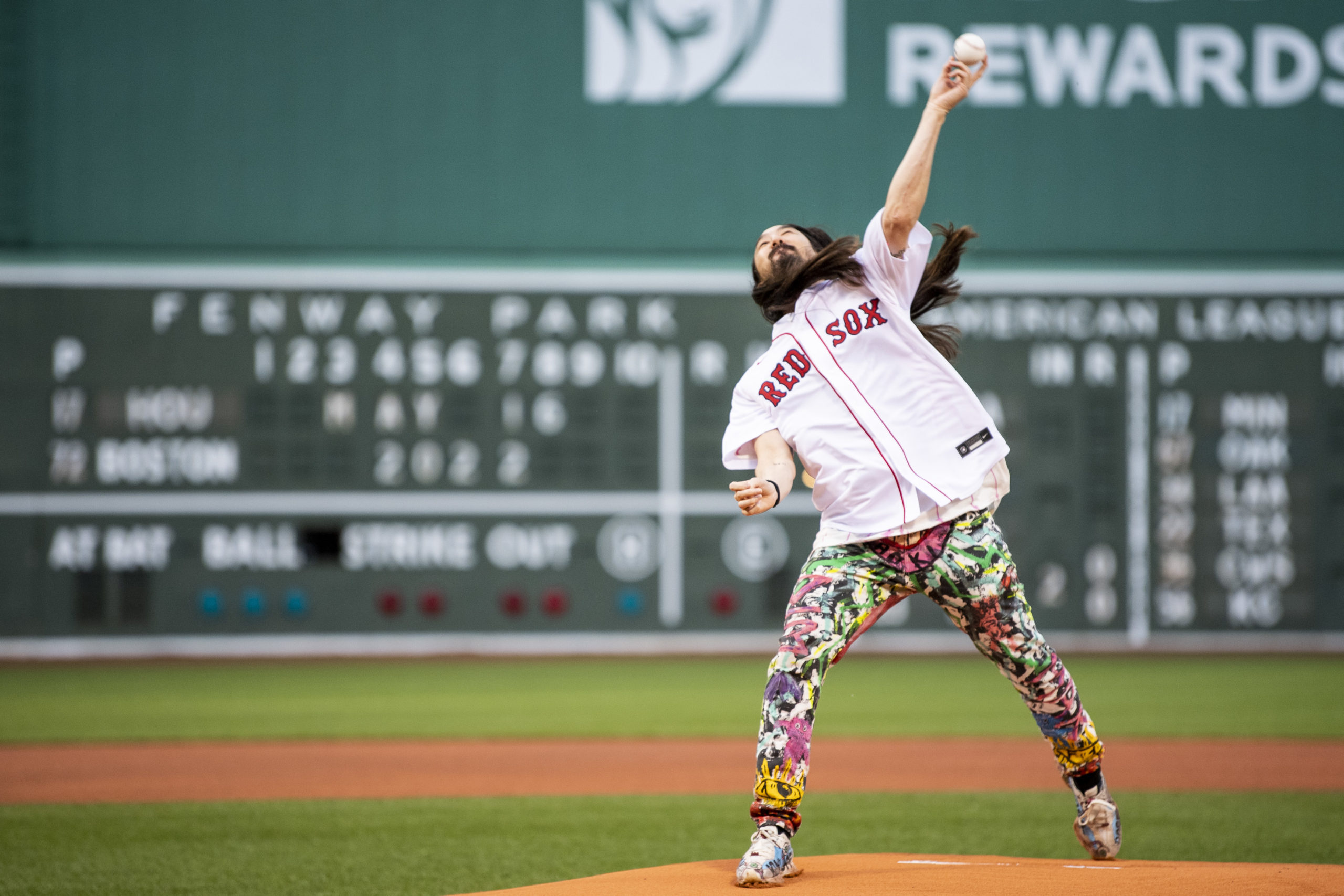 Tom Brady Throws a Botched First Pitch at Red Sox Opener