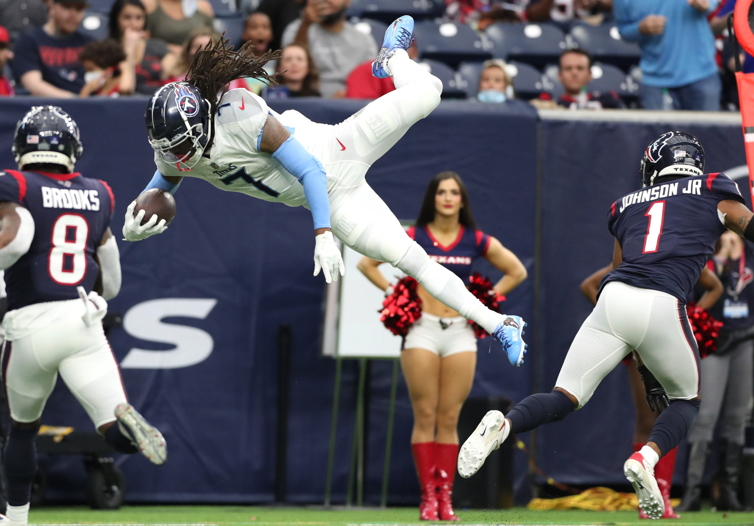 Bet $5 On The Titans vs. Texans & Get $200 If You Pick The Winner