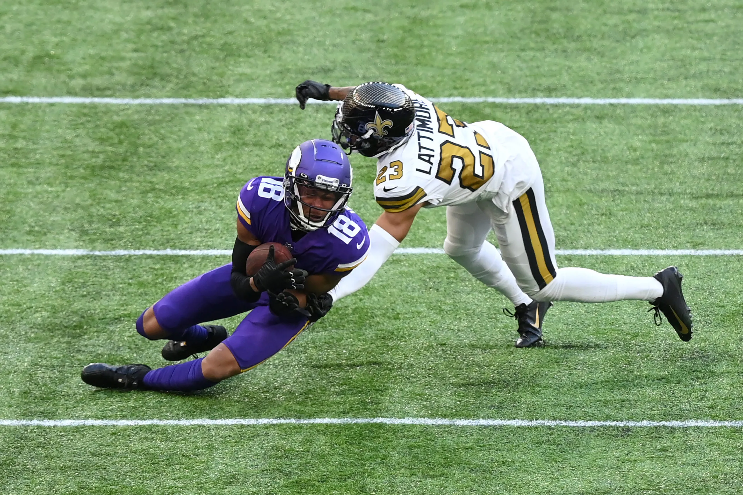 LONDON, ENGLAND - OCTOBER 02: Justin Jefferson #18 of the Minnesota Vikings makes a catch under pressure from Marshon Lattimore of the New Orleans Saints.  during the NFL match between Minnesota Vikings and New Orleans Saints at Tottenham Hotspur Stadium on October 02, 2022 in London, England. (Photo by Justin Setterfield/Getty Images)