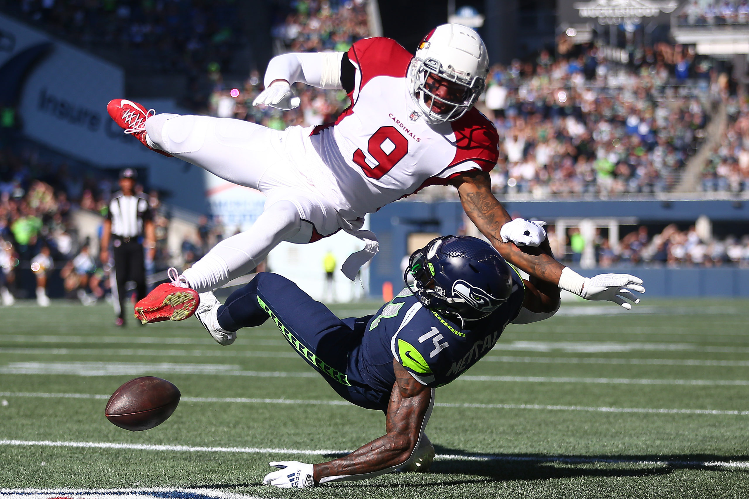 SEATTLE, WASHINGTON - OCTOBER 16: Isaiah Simmons #9 of the Arizona Cardinals breaks u[p a pass intended for DK Metcalf #14 of the Seattle Seahawks during the first quarter at Lumen Field on October 16, 2022 in Seattle, Washington. (Photo by Lindsey Wasson/Getty Images)