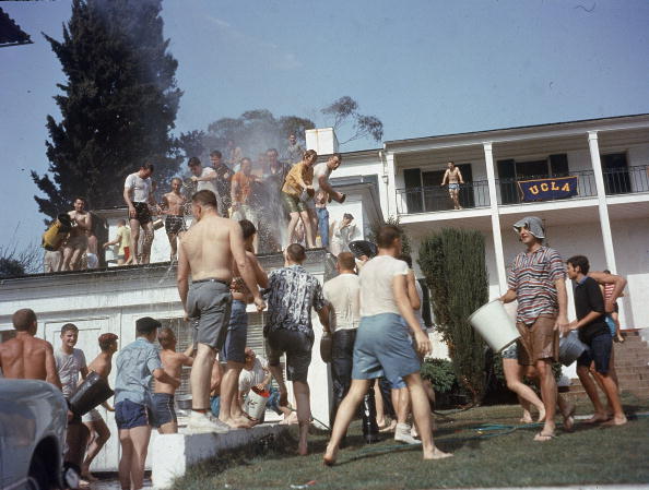 Members of Sigma Pi and Phi Kappa Sigma fraternities have a waterfight on the UCLA campus, Los Angeles, California, April 3, 1957. (Photo by Gene Lester/Getty Images)