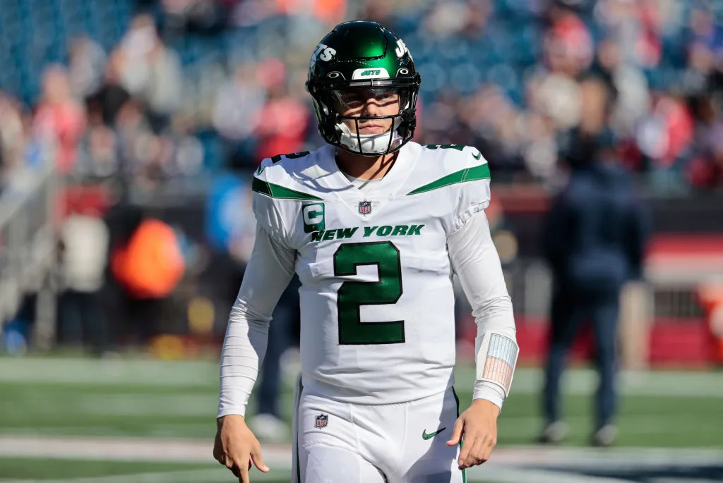 FOXBOROUGH, MA - OCTOBER 24: New York Jets quarterback Zach Wilson (2) in warm up before a game between the New England Patriots and the New York Jets on October 24, 2021, at Gillette Stadium in Foxborough, Massachusetts. (Photo by Fred Kfoury III/Icon Sportswire via Getty Images)