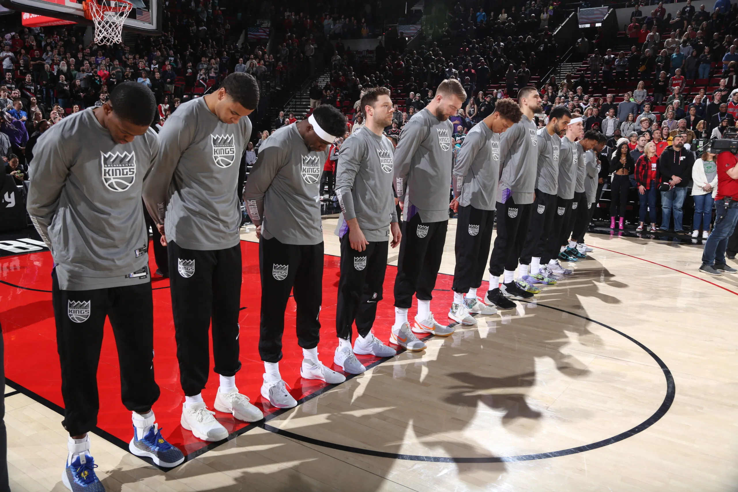 PORTLAND, OR - MARCH 29:  Overall look at the Sacramento Kings during the National Anthem on March 29, 2023 at the Moda Center Arena in Portland, Oregon. NOTE TO USER: User expressly acknowledges and agrees that, by downloading and or using this photograph, user is consenting to the terms and conditions of the Getty Images License Agreement. Mandatory Copyright Notice: Copyright 2023 NBAE (Photo by Sam Forencich/NBAE via Getty Images)
