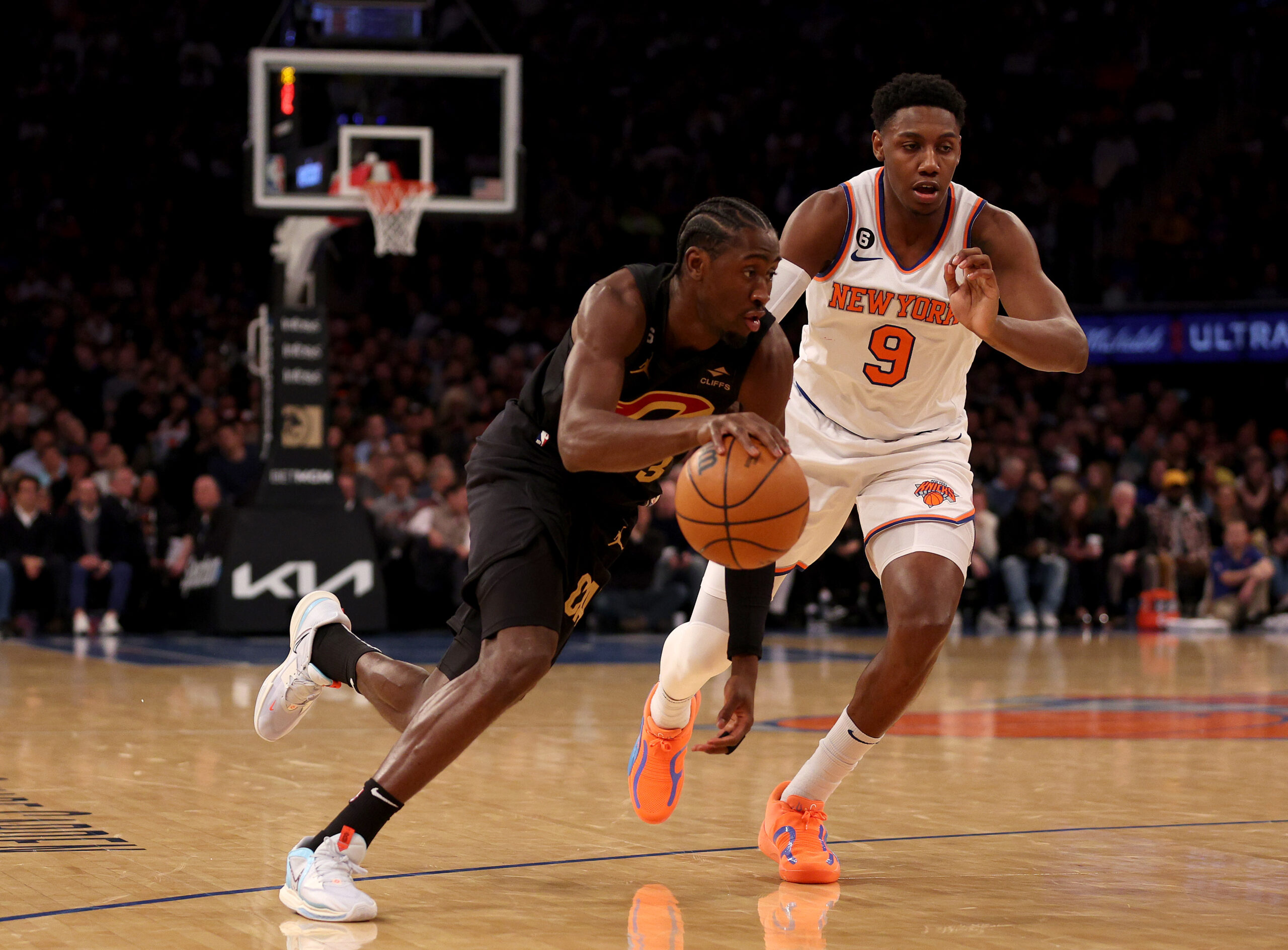 NEW YORK, NEW YORK - JANUARY 24:  Caris LeVert #3 of the Cleveland Cavaliers heads for the net as RJ Barrett #9 of the New York Knicks defends in the second quarter at Madison Square Garden on January 24, 2023 in New York City. NOTE TO USER: User expressly acknowledges and agrees that, by downloading and or using this photograph, User is consenting to the terms and conditions of the Getty Images License Agreement. (Photo by Elsa/Getty Images)