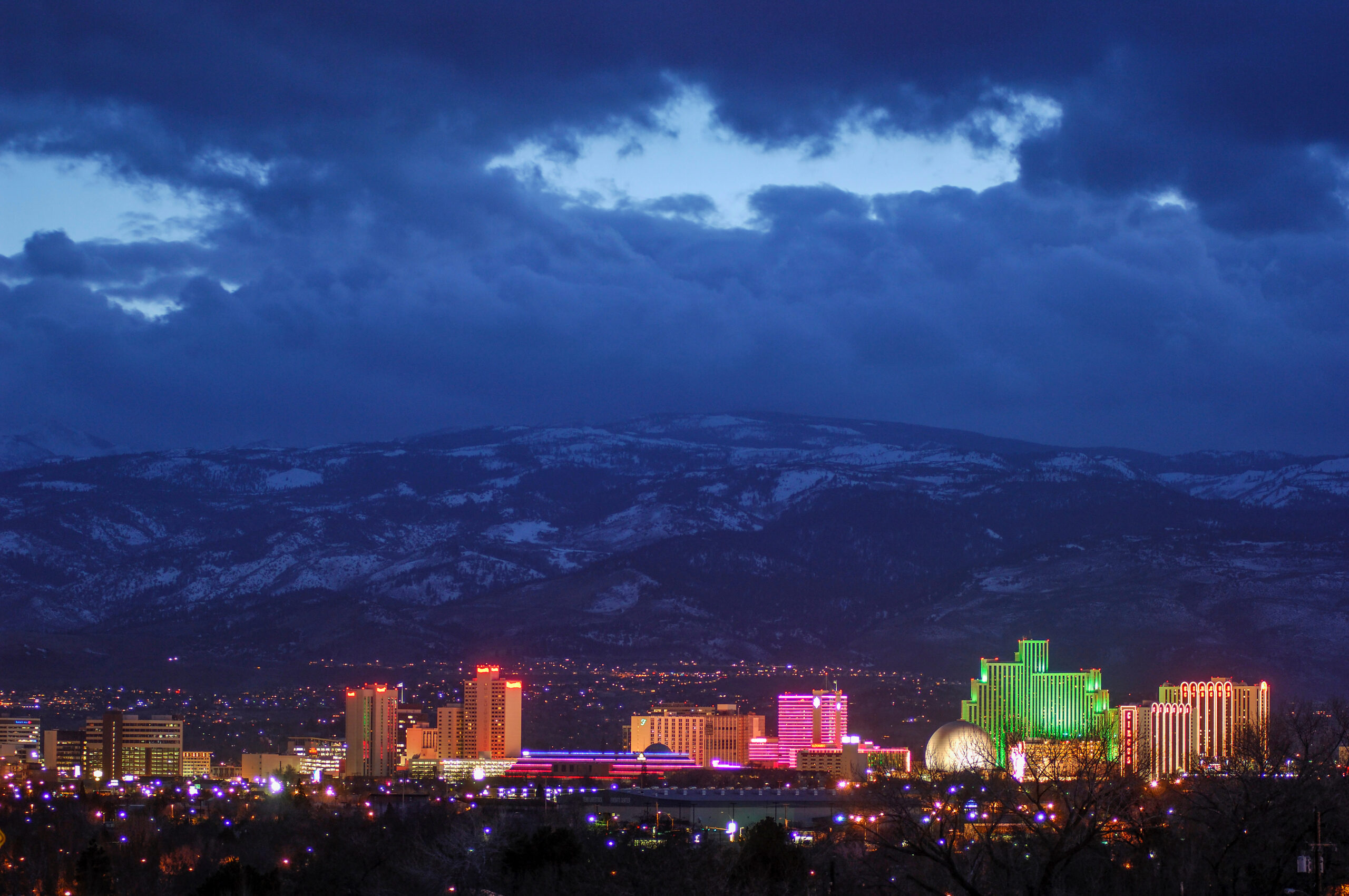 USA, Nevada, ?Washoe County, Reno, downtown and Sierra Nevada. (Photo by: Dukas/Universal Images Group via Getty Images)