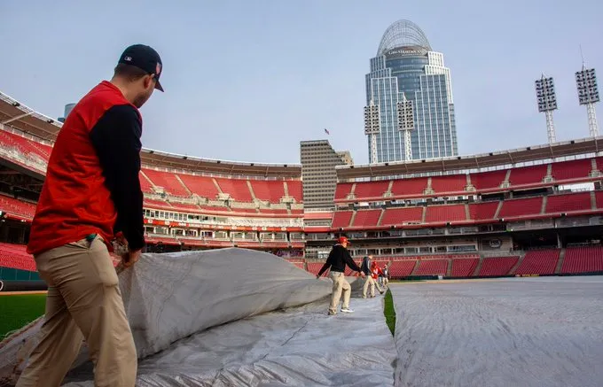 WATCH: Reds’ Crew Member Gets Stuck Under Tarp