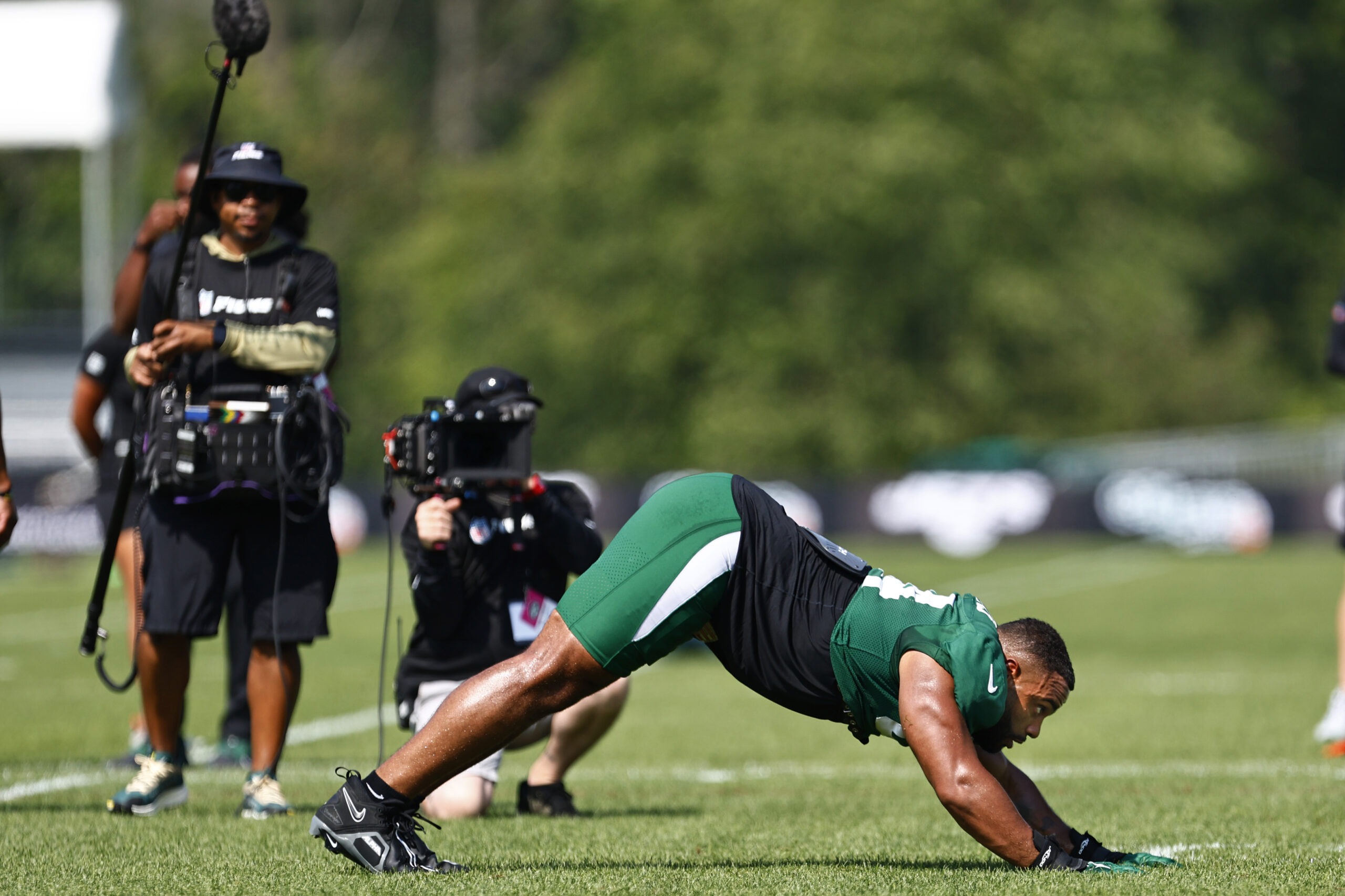 FLORHAM PARK, NEW JERSEY - JULY 26: Defensive end Solomon Thomas #94 of the New York Jets works out before the cameras of HBO's Hard Knocks during training camp at Atlantic Health Jets Training Center on July 26, 2023 in Florham Park, New Jersey. (Photo by Rich Schultz/Getty Images)