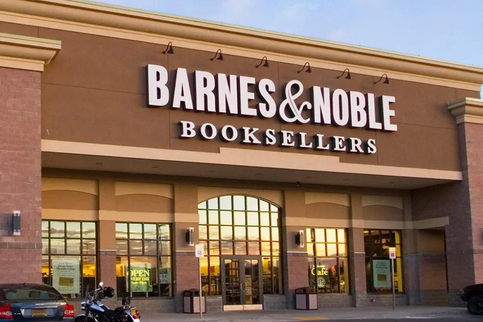 Man Caught Sniffing Women in Barnes & Noble